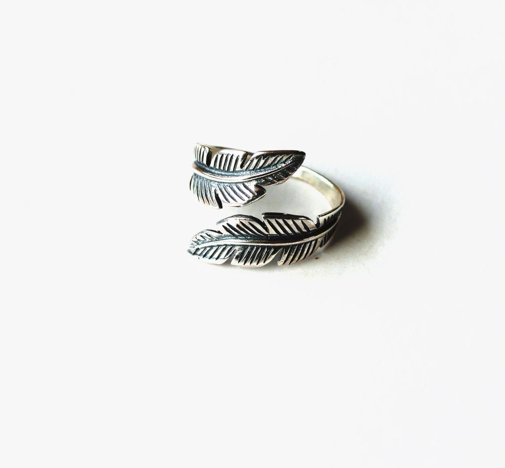Double Feather Ring - Adjustable