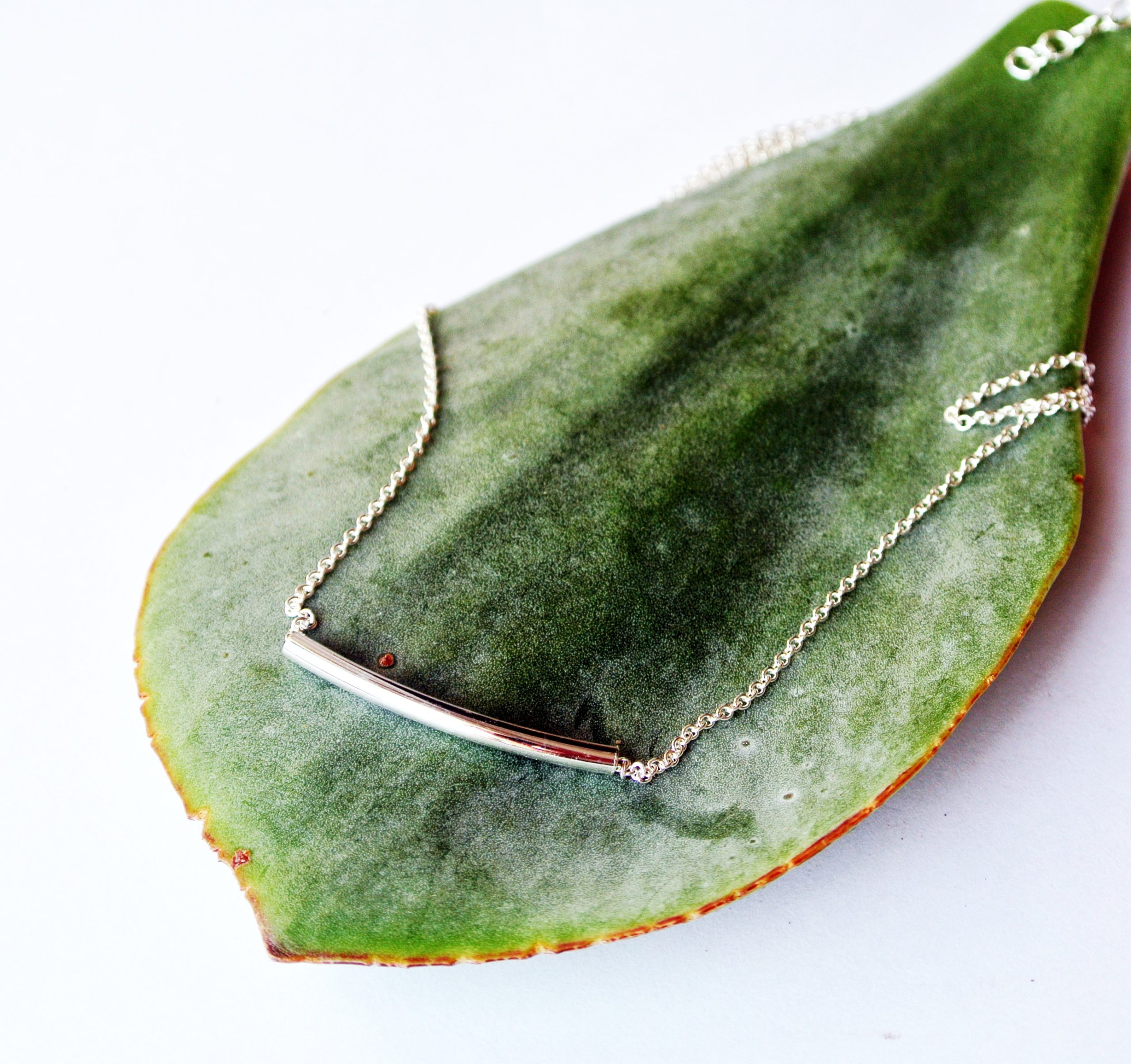 Hollow Curved Bar Necklace