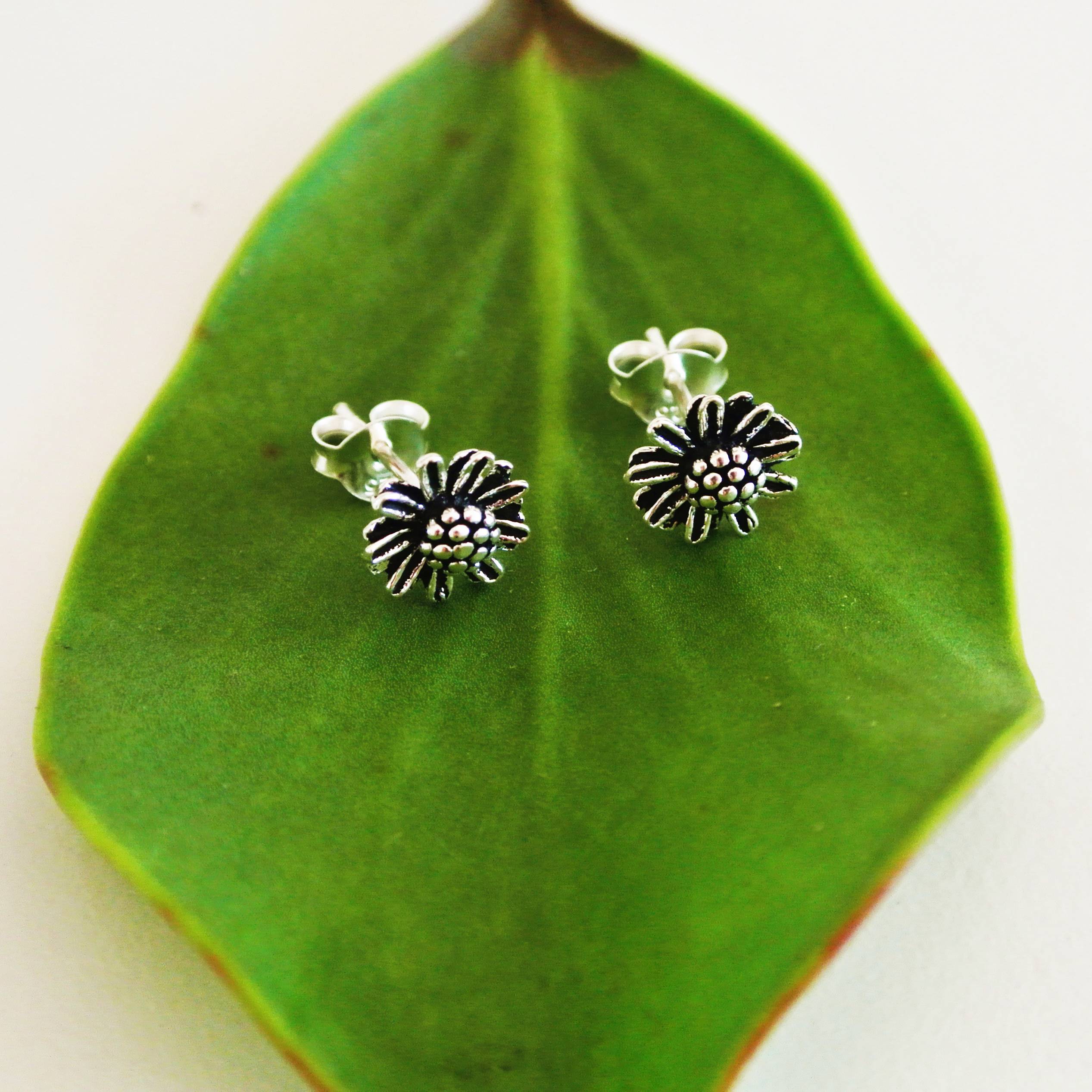 Chunky Daisy Studs - Image 5