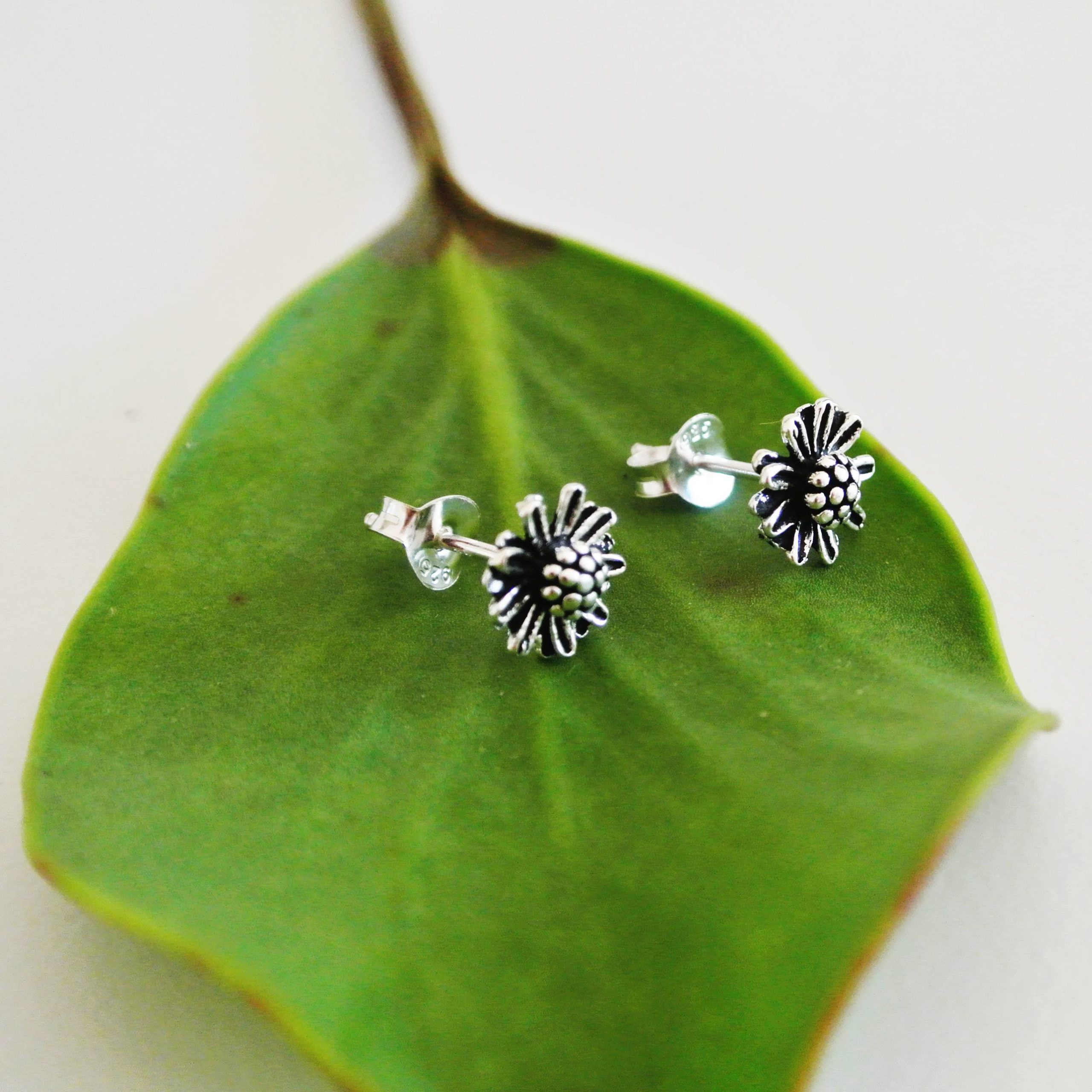 Chunky Daisy Studs - Image 4