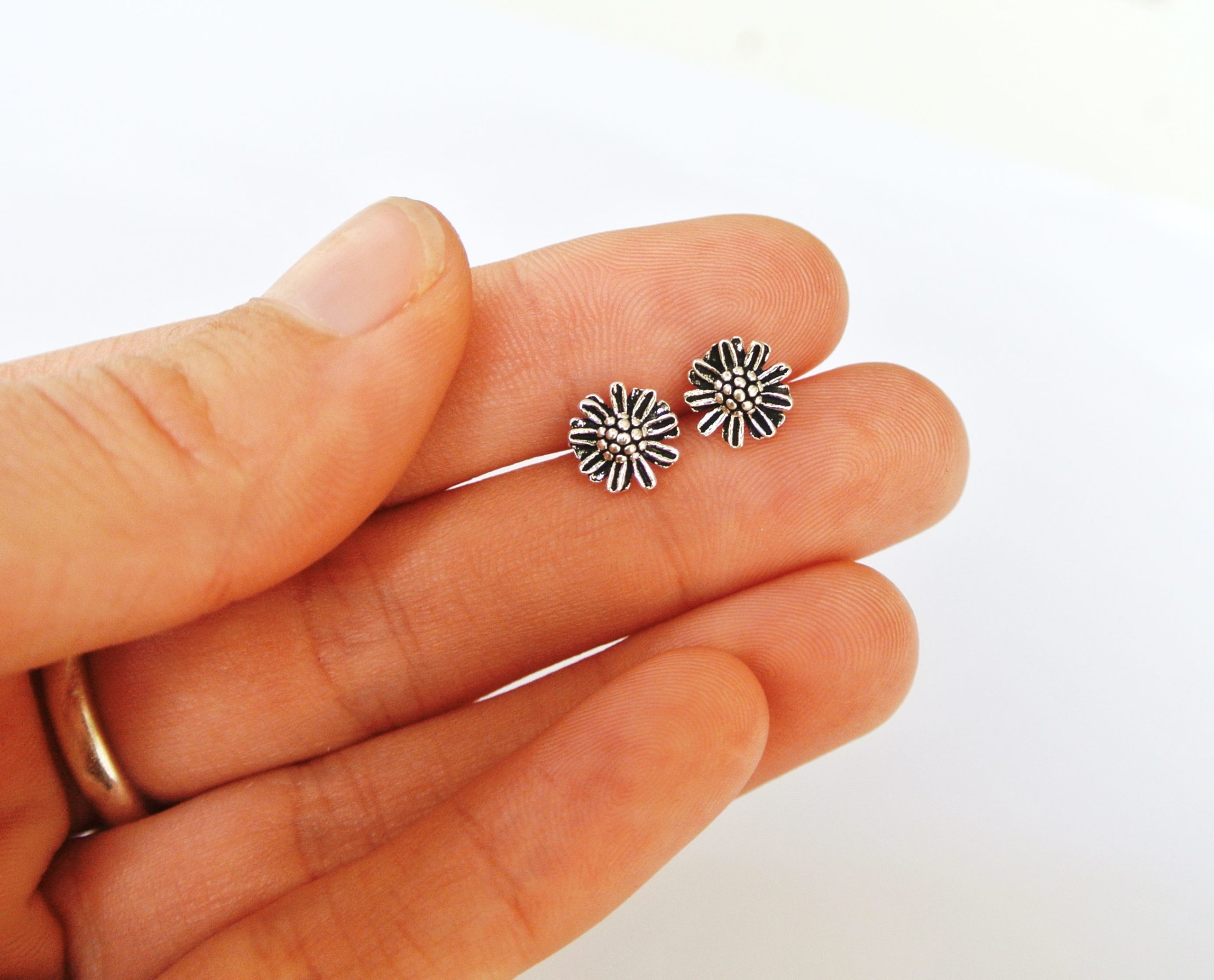 Chunky Daisy Studs - Image 2