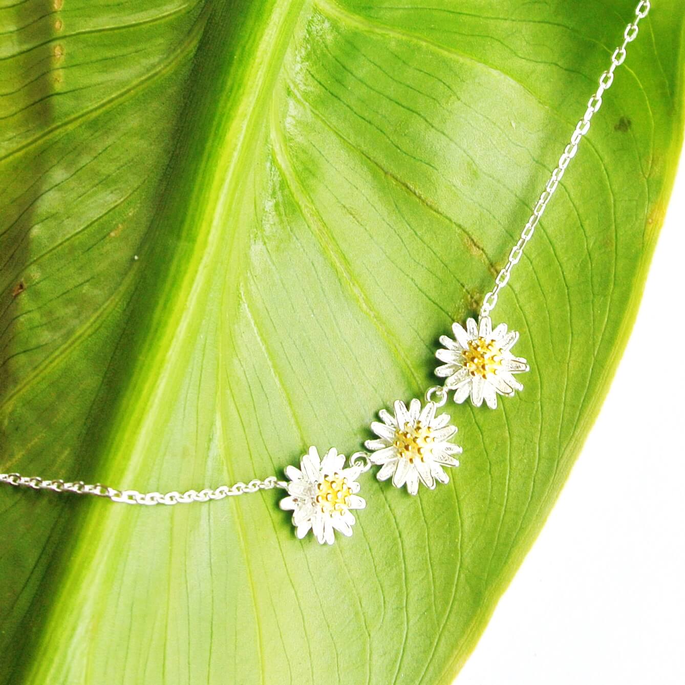Trio Daisy Bracelet - Image 4
