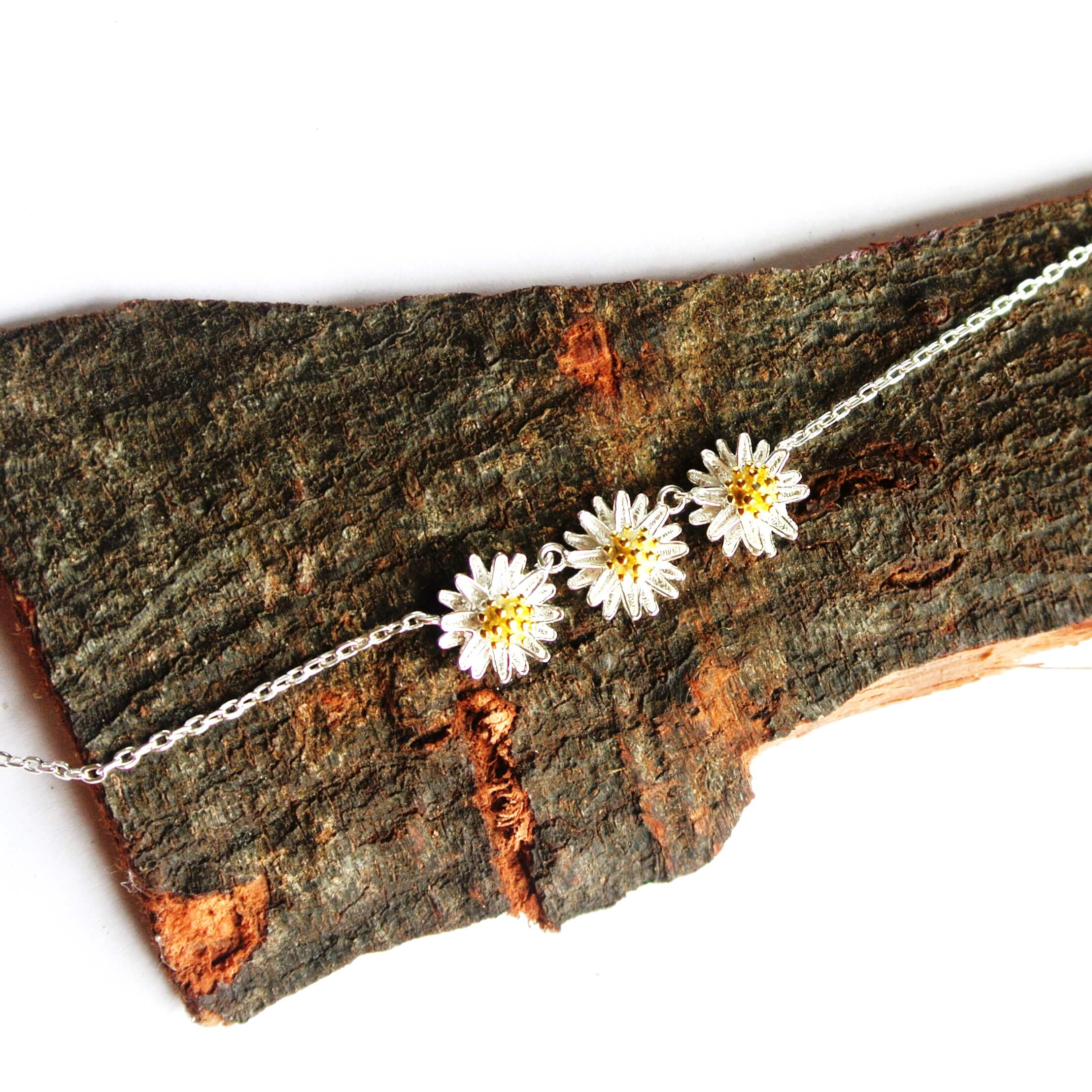 Trio Daisy Bracelet - Image 2