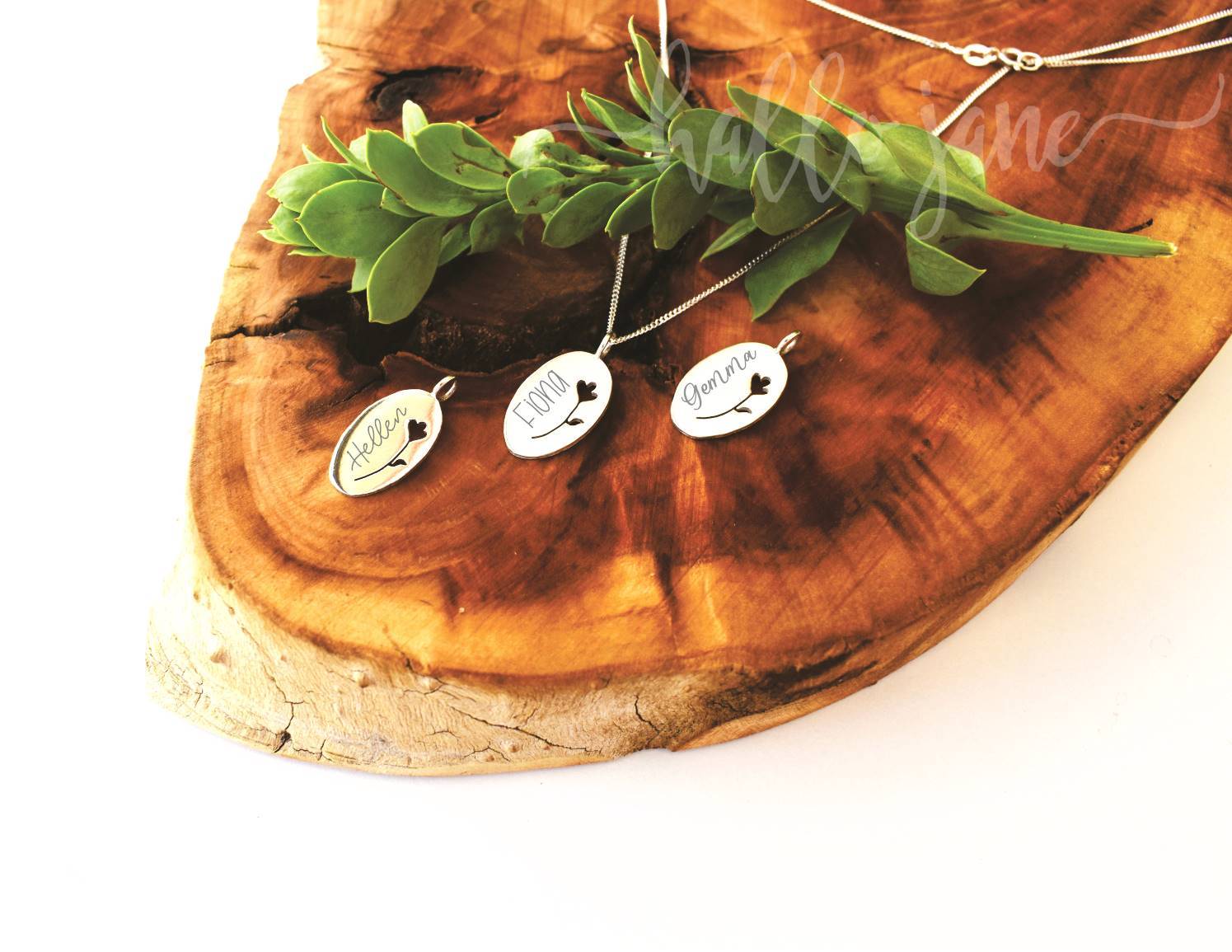 Flower Cut Out Name Necklace - Image 5