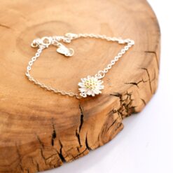 Detailed Daisy Bracelet