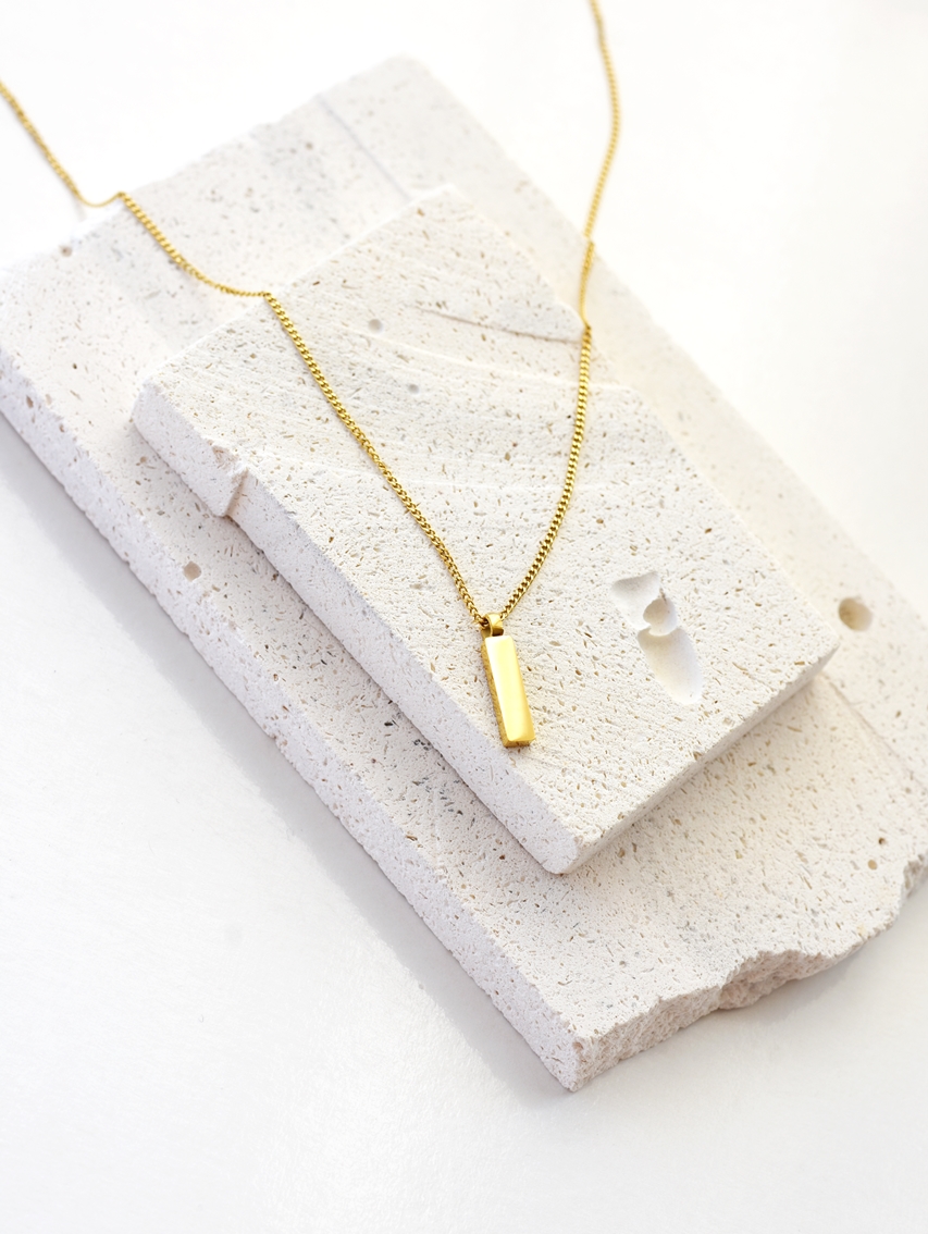 Minimalist Fat Bar Necklace – 14k Gold Waterproof