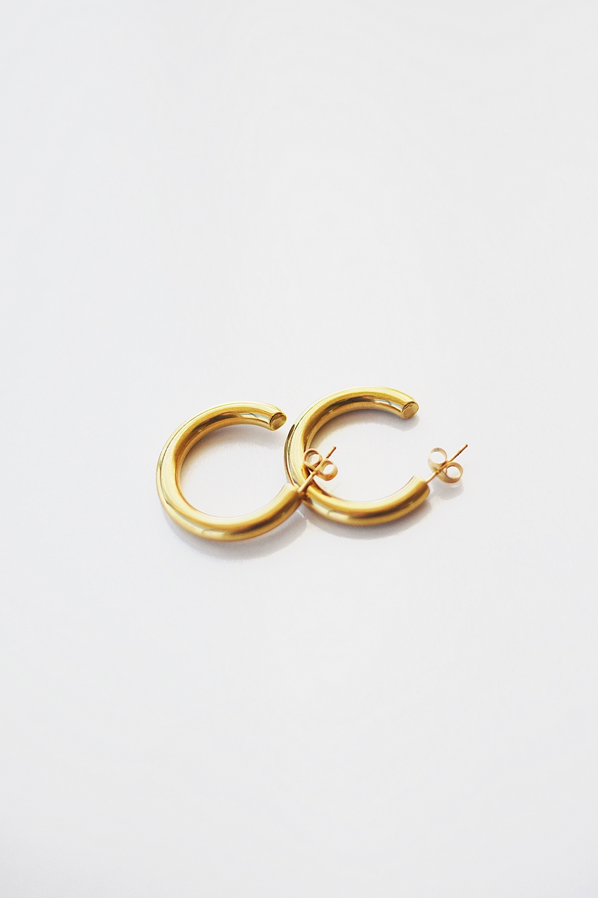 Classic Plain Jane Gold Hoops 25mm – 18K Gold Waterproof Earrings - Image 2