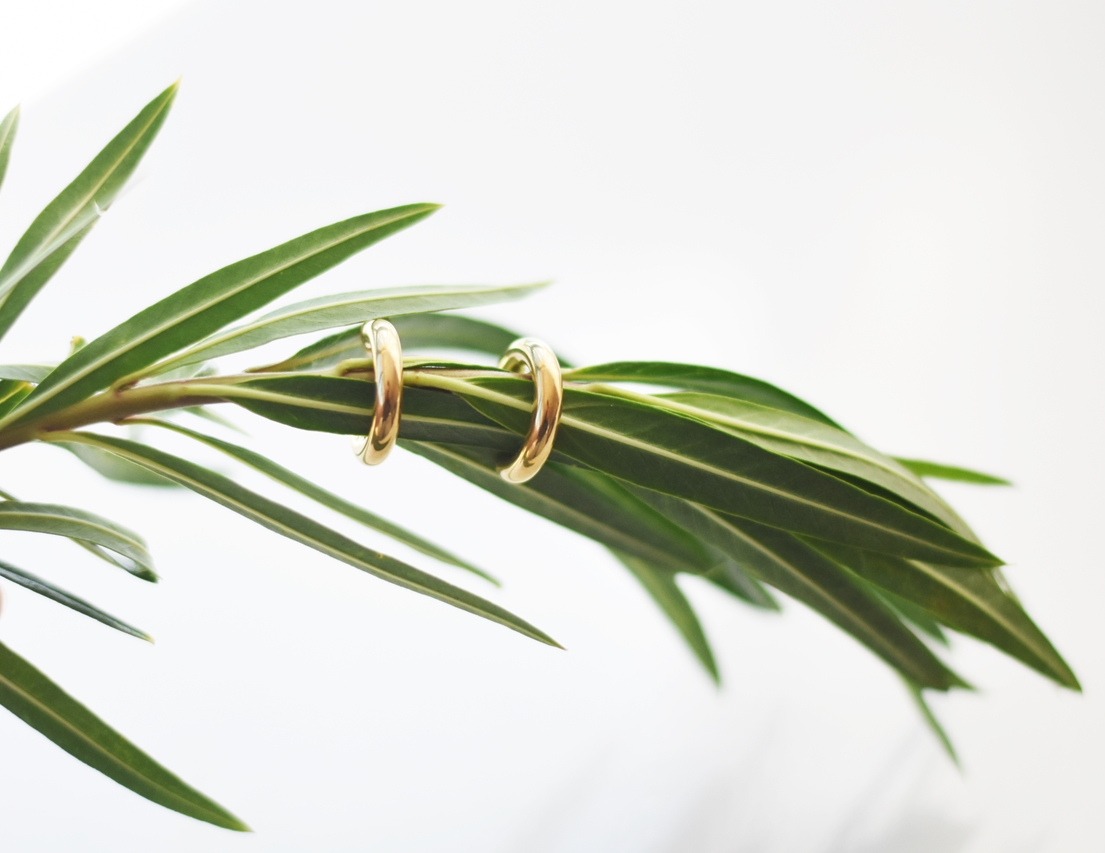 Classic Plain Jane Gold Hoops 20mm – 18K Gold Waterproof Earrings - Image 3
