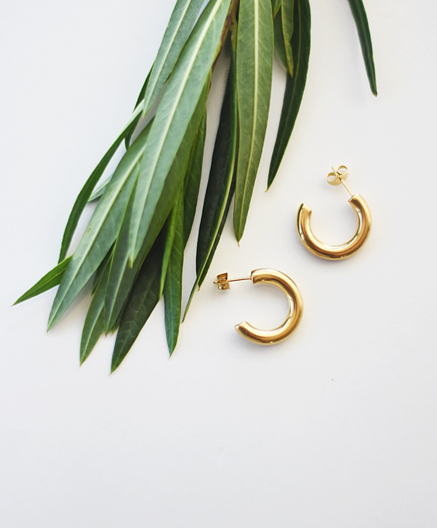 Classic Plain Jane Gold Hoops 20mm – 18K Gold Waterproof Earrings