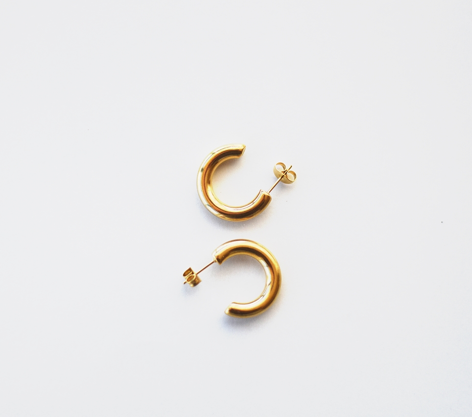 Classic Plain Jane Gold Hoops 20mm – 18K Gold Waterproof Earrings - Image 2