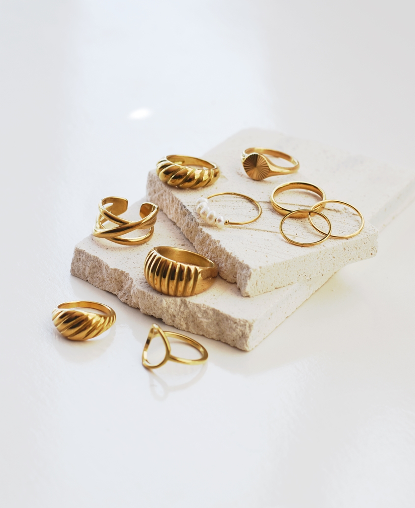 Simplistic Circle Ring– 18K Gold Waterproof - Image 7