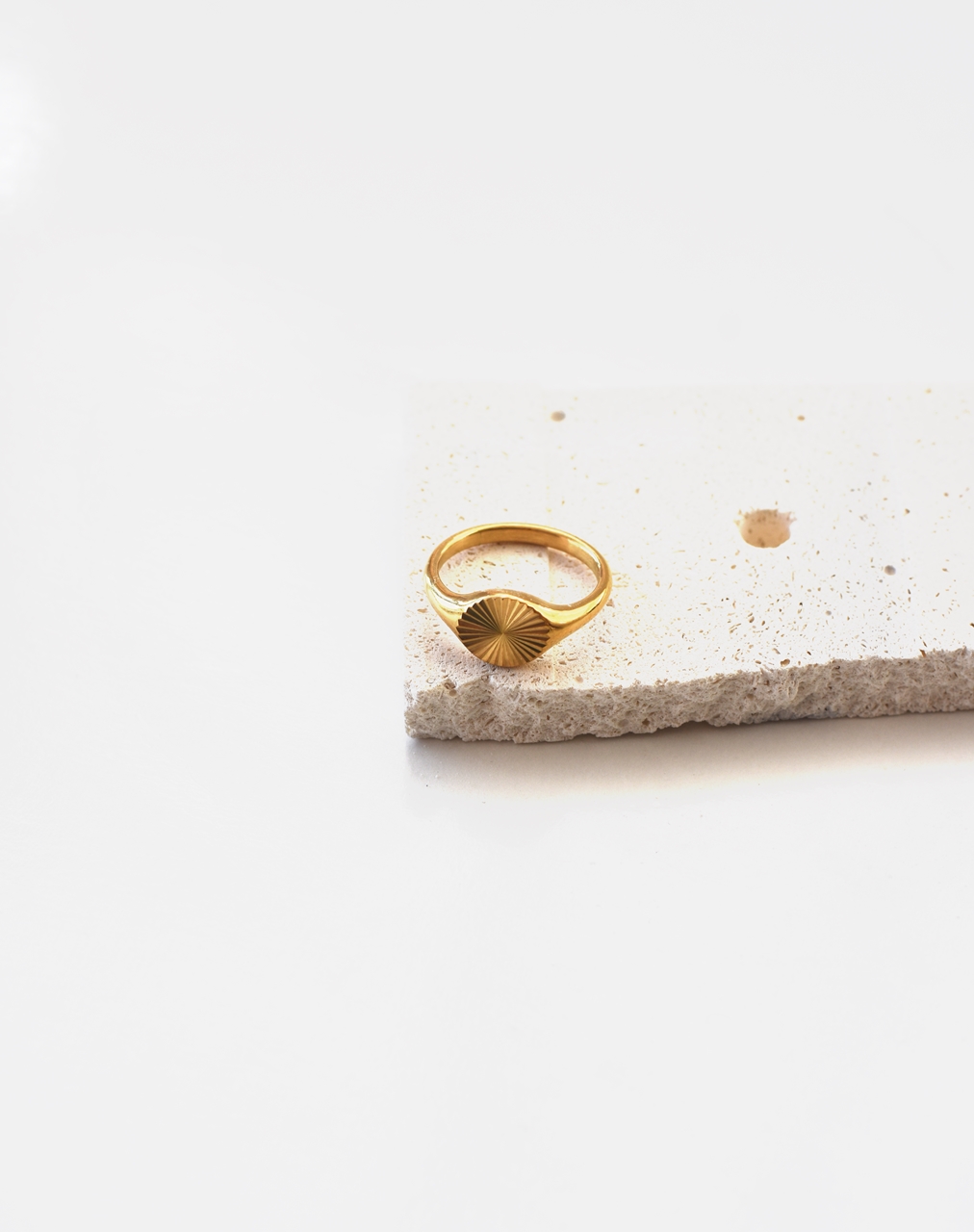 Sunburst Signet Ring – 18K Gold Waterproof - Image 7