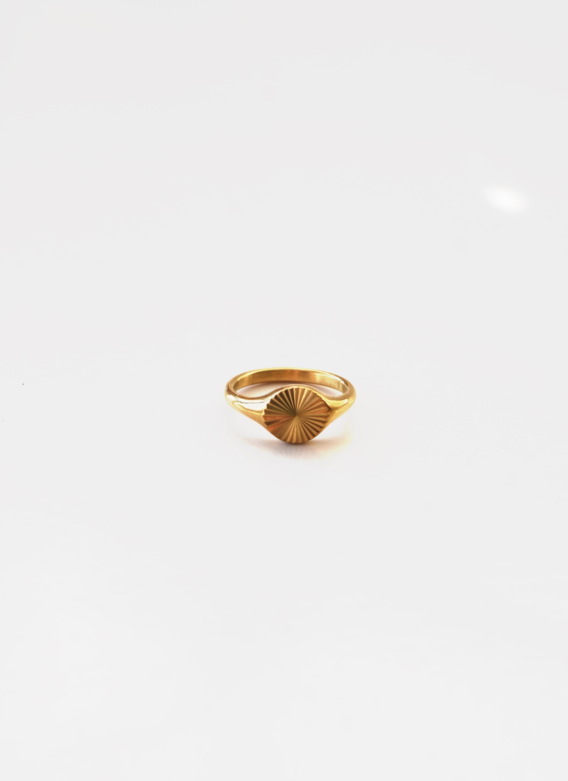 Sunburst Signet Ring – 18K Gold Waterproof - Image 3