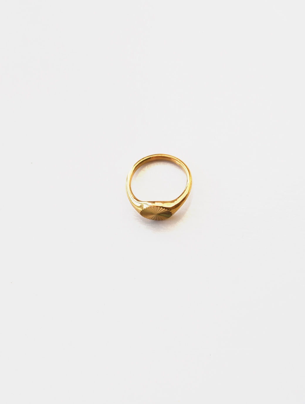 Sunburst Signet Ring – 18K Gold Waterproof - Image 6