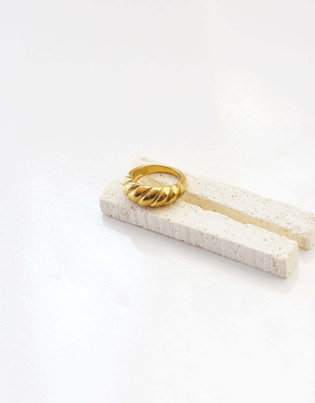 Modern Croissant Ring – 18K Gold Waterproof - Image 6
