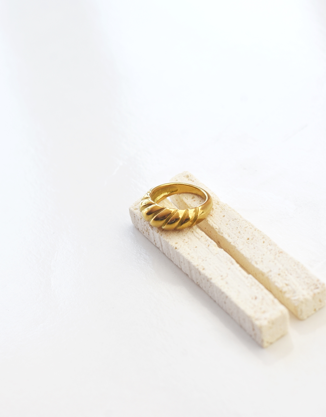 Modern Croissant Ring – 18K Gold Waterproof - Image 8