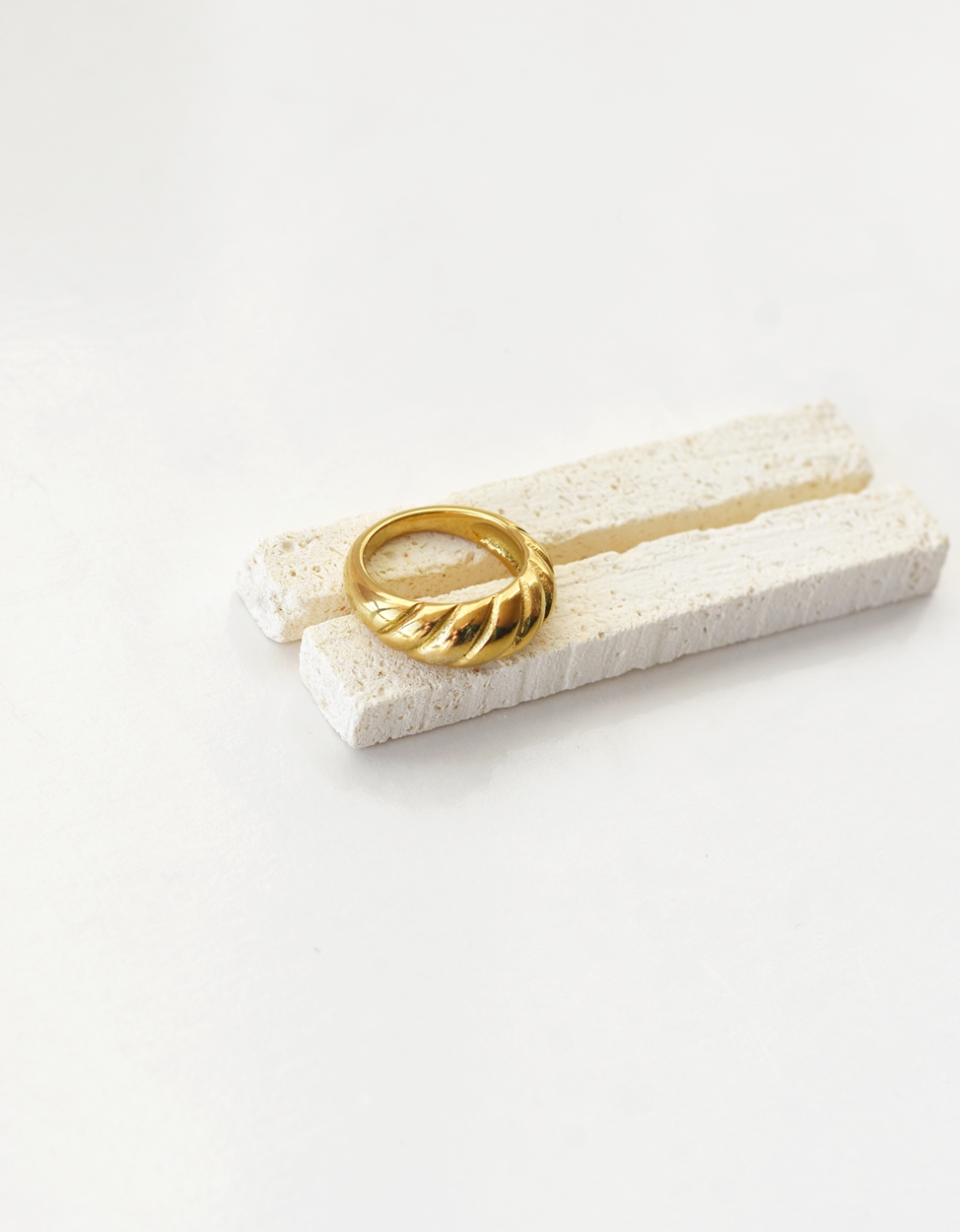 Modern Croissant Ring – 18K Gold Waterproof - Image 3