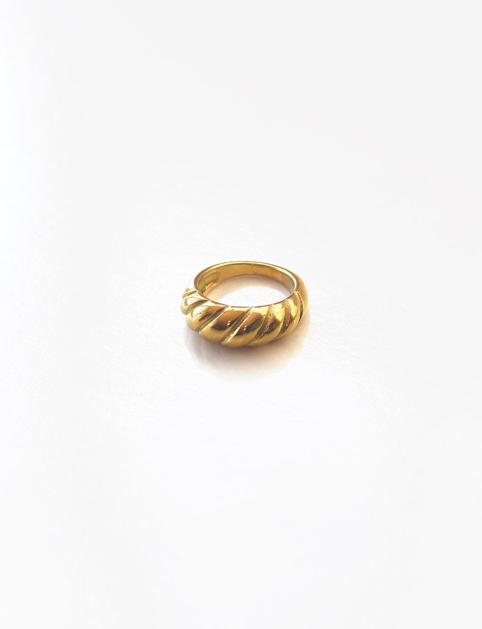 Modern Croissant Ring – 18K Gold Waterproof - Image 2