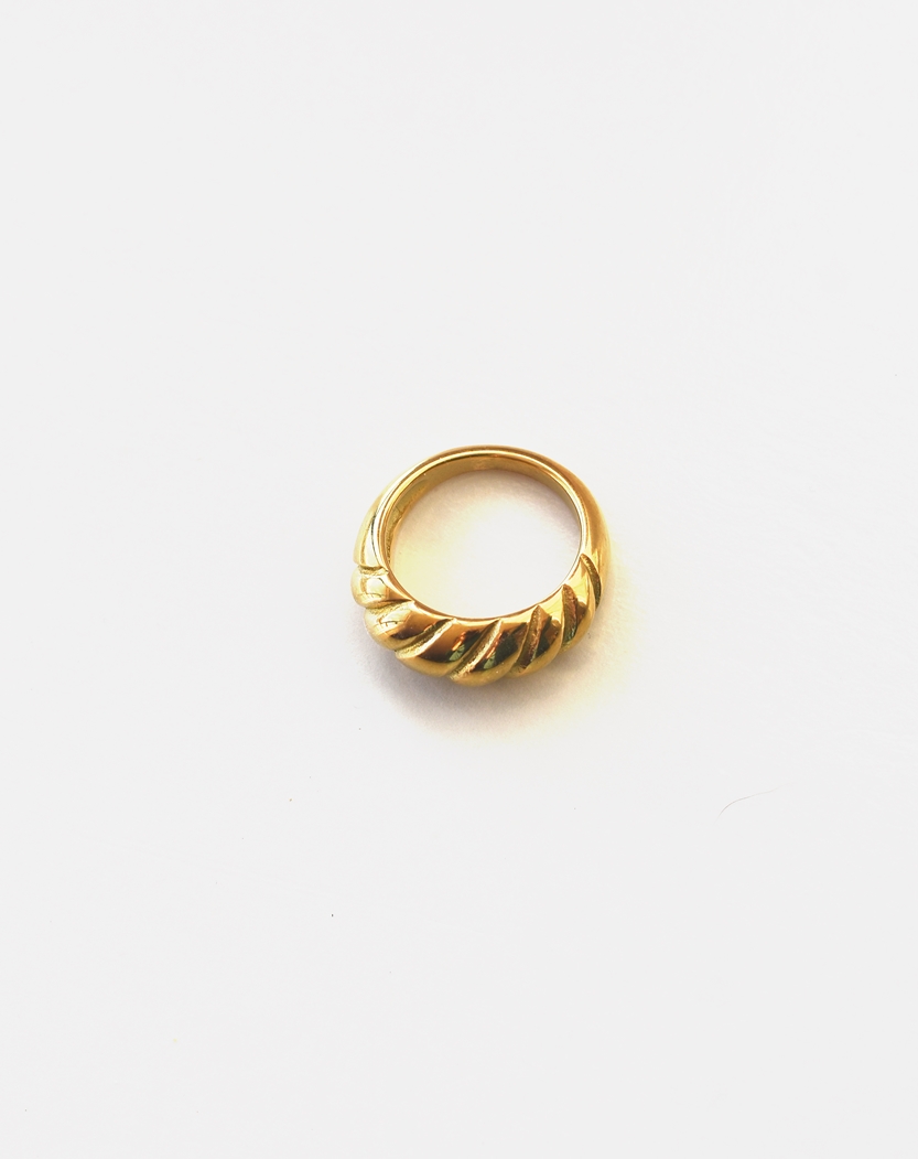 Modern Croissant Ring – 18K Gold Waterproof - Image 4