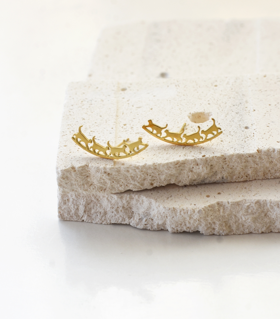 Cat Parade Crawler Stud – 18K Gold Waterproof Earrings