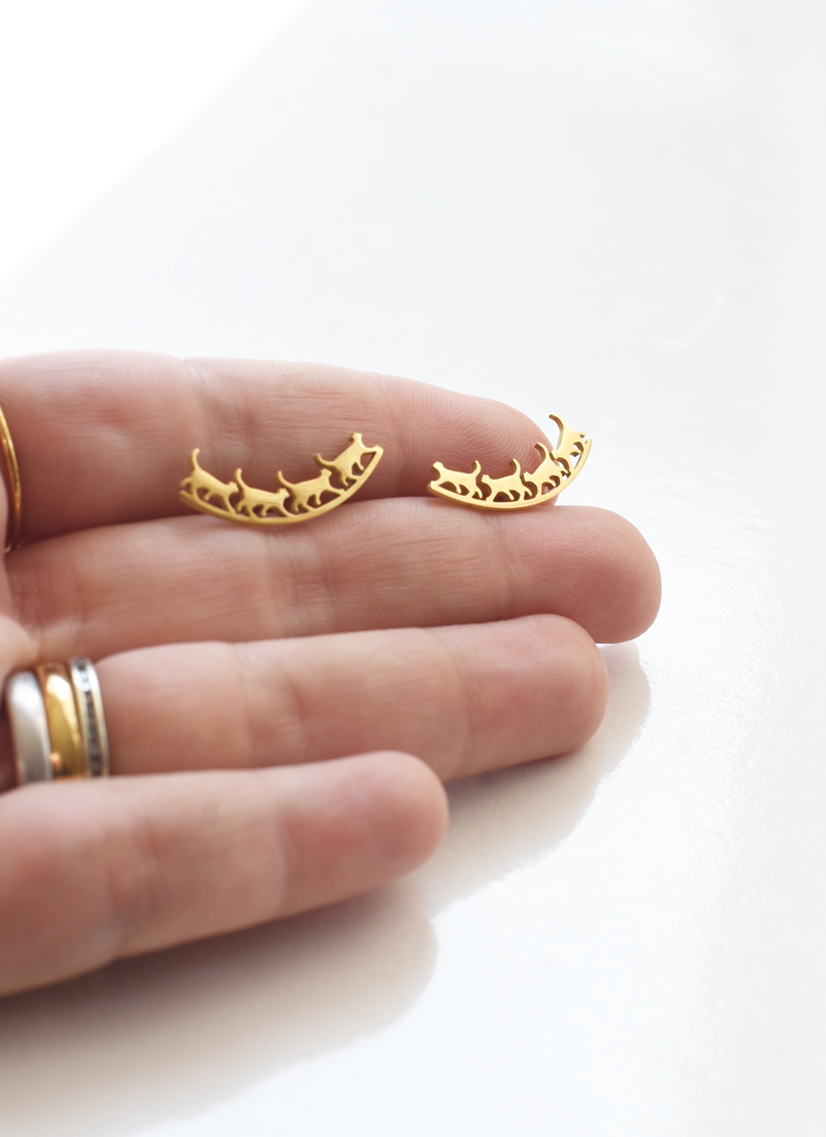 Cat Parade Crawler Stud – 18K Gold Waterproof Earrings - Image 2