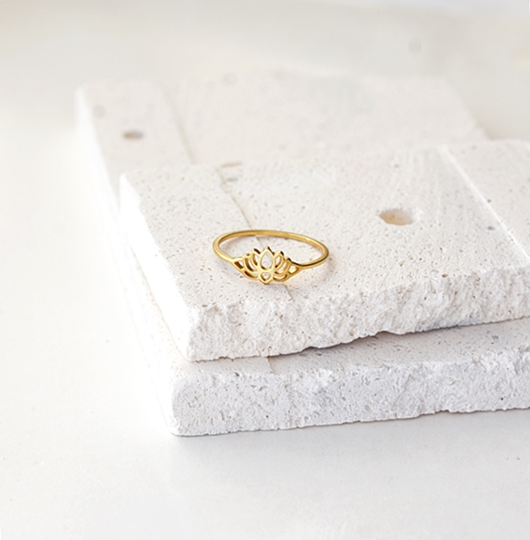 Delicate Lotus Ring – 18K Gold Waterproof